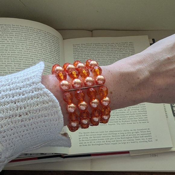 Elegant Orange and Gold Beaded Bracelet - Picture 3 of 5